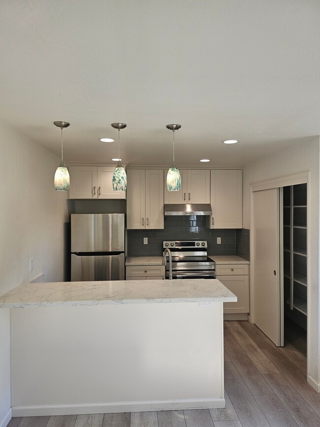 Kitchen - 4380 Diamond St