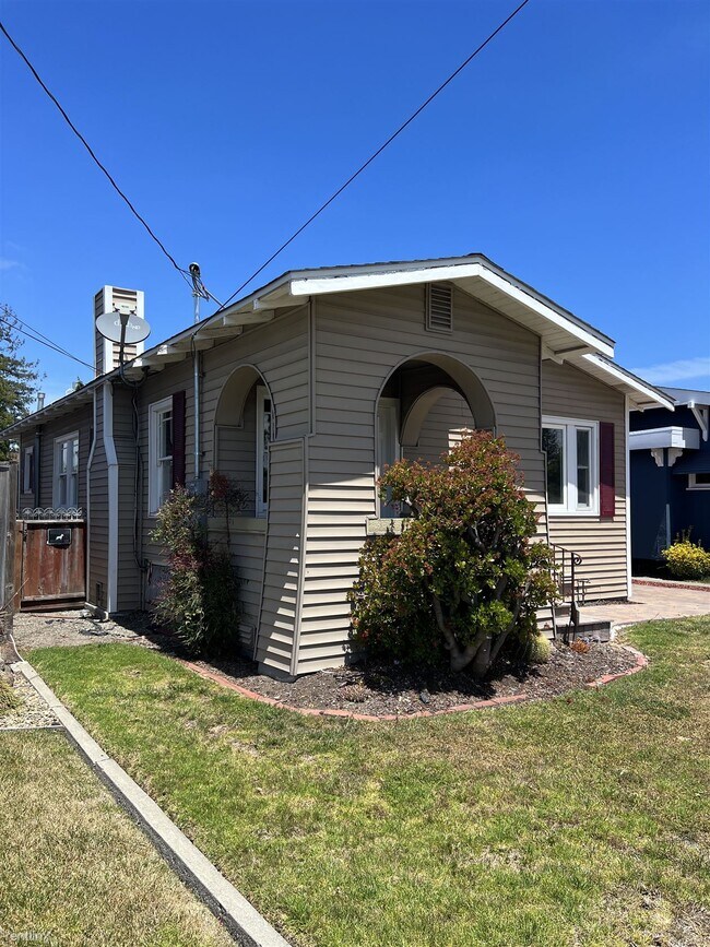 Building Photo - 2 br, 2 bath House - 780 Dowling Boulevard