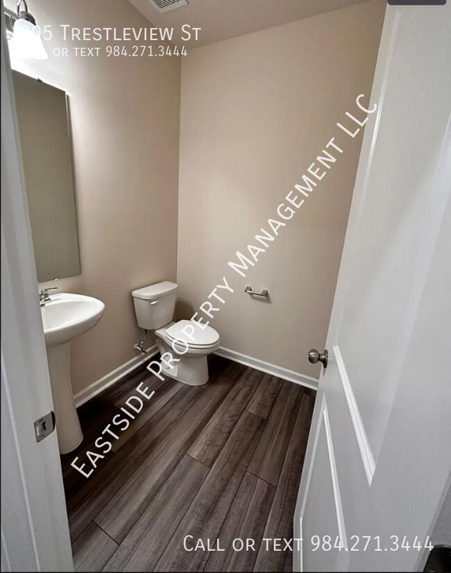 Foto del edificio - 805 Trestleview St