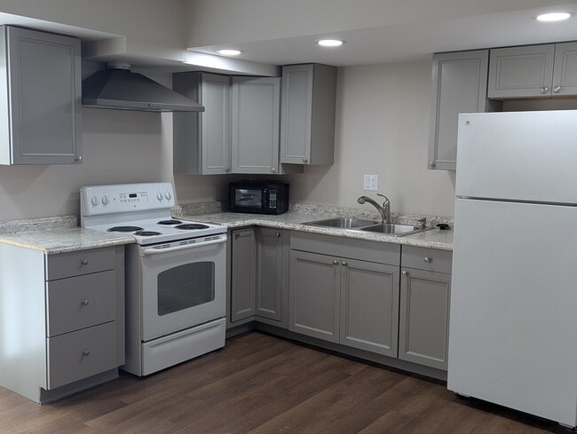 Building Photo - 3403 Kenbrooke Ct