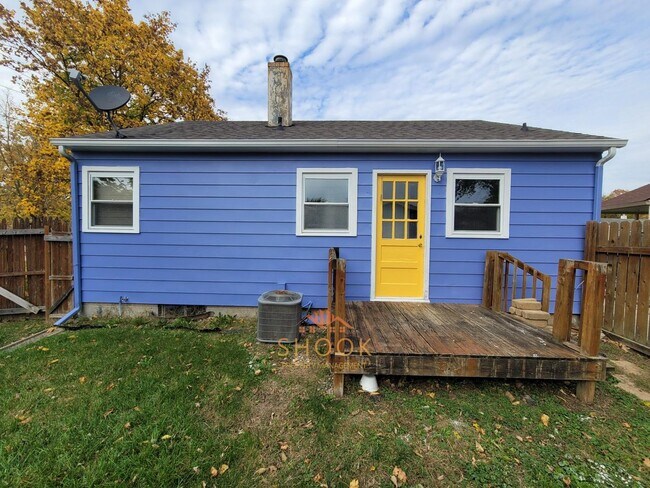 Foto del edificio - FLIPPED 2 BR HOME, CENTRALLY LOCATED!