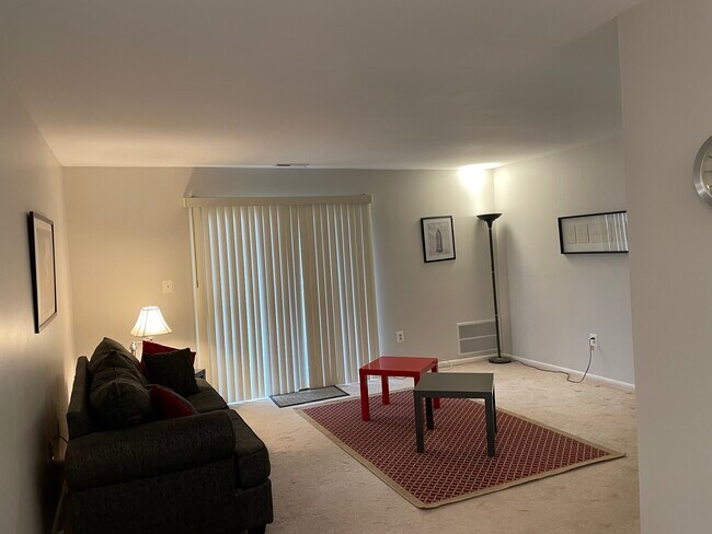 Living Room - 407 Ravens Crest Dr