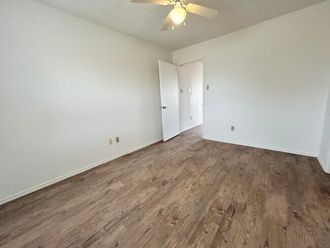Foto del edificio - 4604 Erskine St