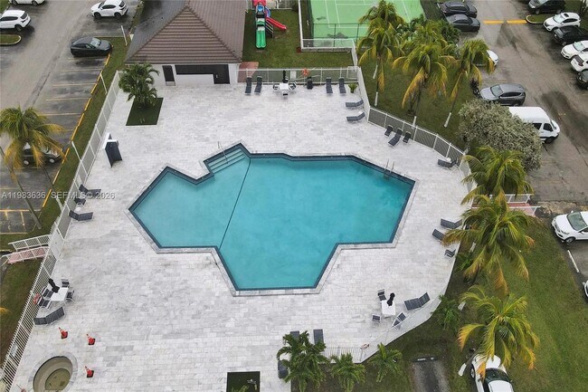 Foto del edificio - 8145 NW 7th St