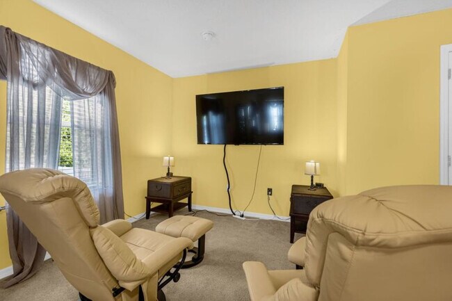 Foto del edificio - 325 Willow View Dr