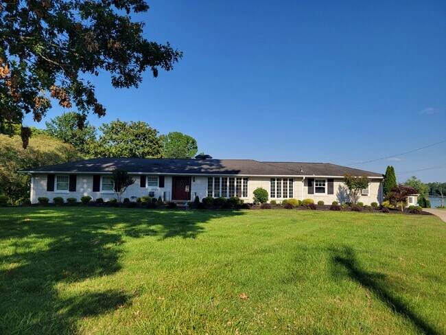 Building Photo - One Level Living on Old Hickory Lake!