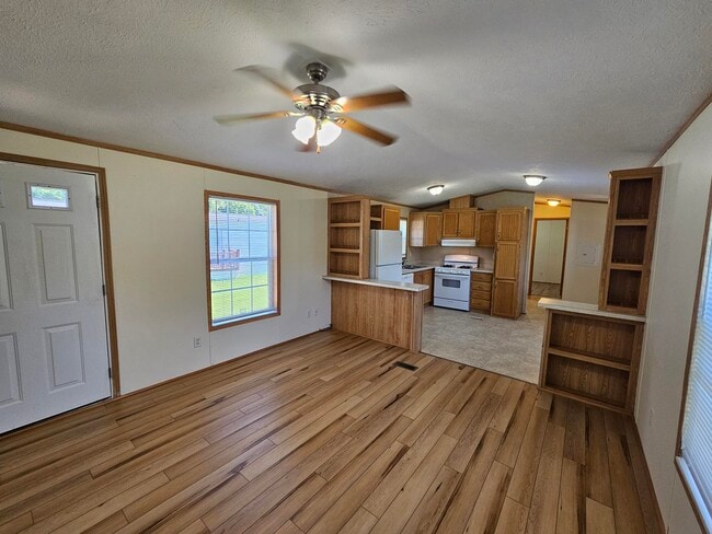 Building Photo - 27 Woodside Ln