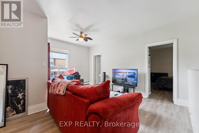 Photo du bâtiment - 17 Spring St