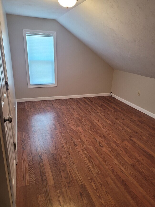 Bedroom - 53 Stage St
