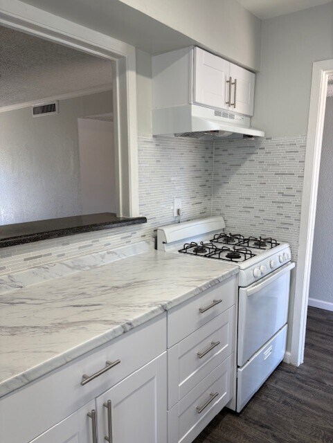 Foto del edificio - 1235 Cavender Dr