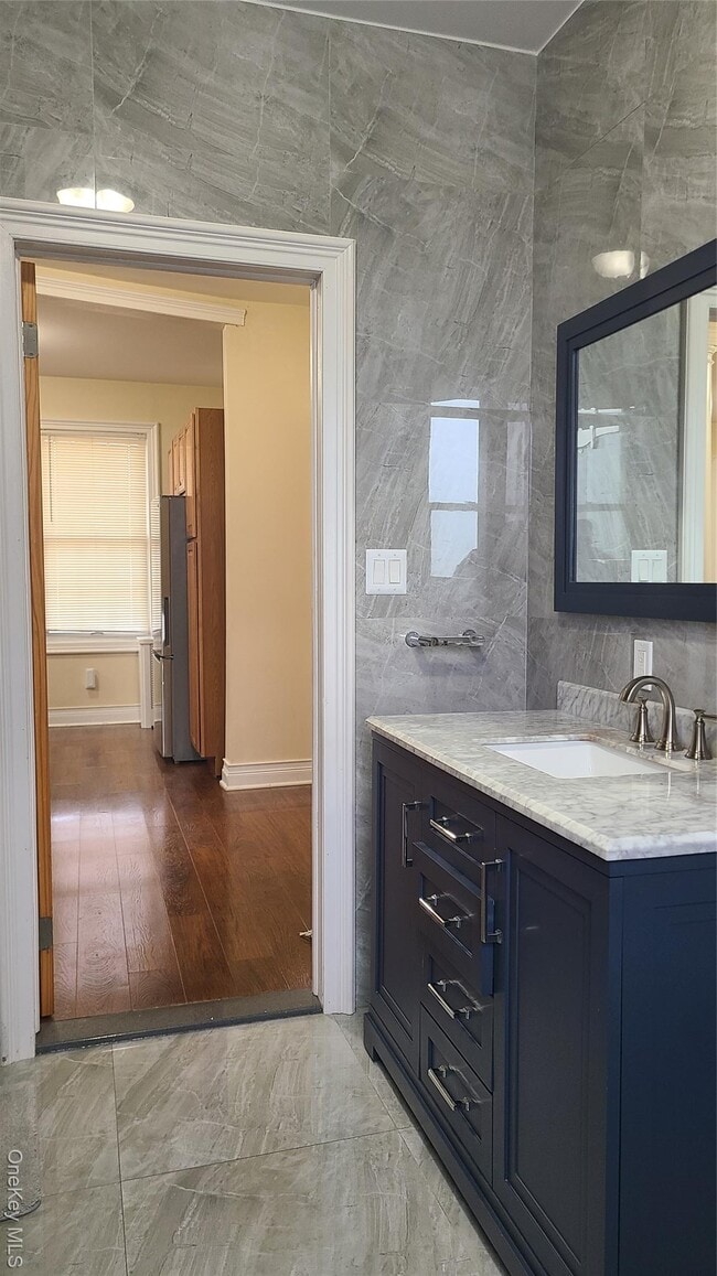 Foto del edificio - 92-16 218th Pl