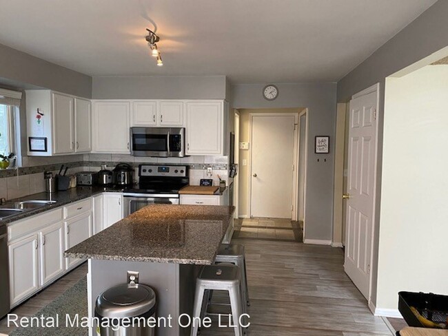 Building Photo - 3 br, 3.5 bath House - 7389 Red Bird Drive