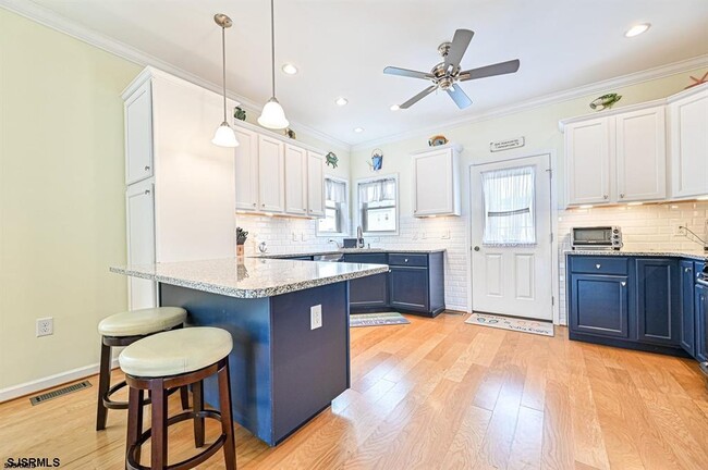 Foto del edificio - 6313 Monmouth Ave