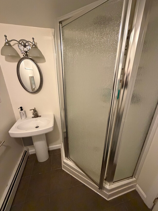 Building Photo - 3 Judkins St