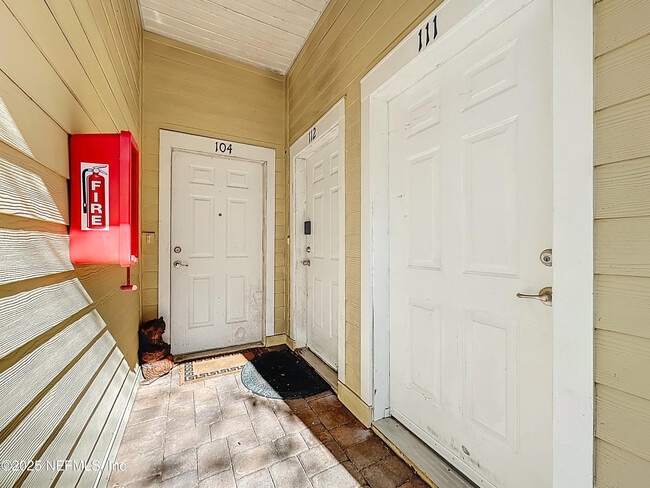 Building Photo - 218 Larkin Pl