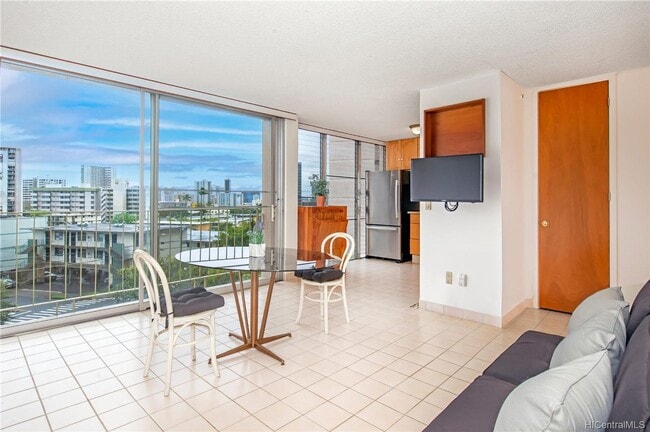 Building Photo - Hale O Kalani Towers - High rise building in Makiki 2 bedroom, 1 bath, 1 parking incl water and s...