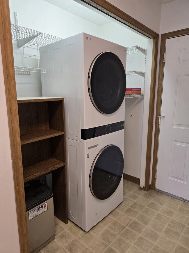 Foto del edificio - 533 E Main St