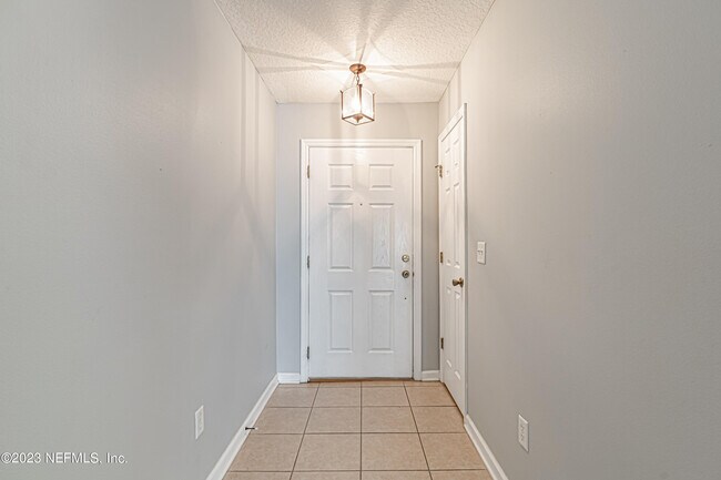 Building Photo - 1500 Calming Water Dr
