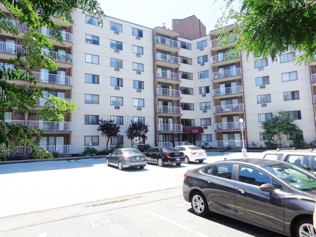 Building Photo - 151 Coolidge Ave