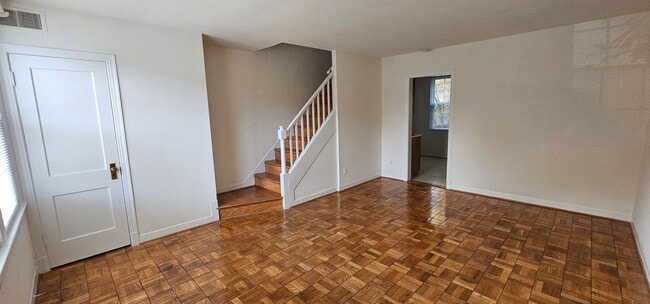Building Photo - Sun-Filled & Well-Maintained 1 Bed 1 Bath Interior Townhome In Arlington Village