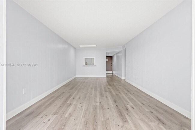 Foto del edificio - 1855 W 60th St