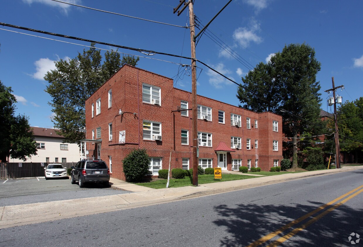 Primary Photo - 20 E Diamond Ave