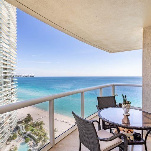 Foto del edificio - 18911 Collins Ave