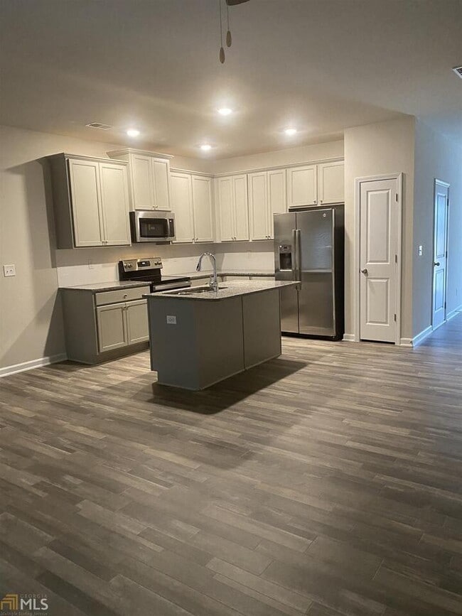Building Photo - 5088 Lower Elm St