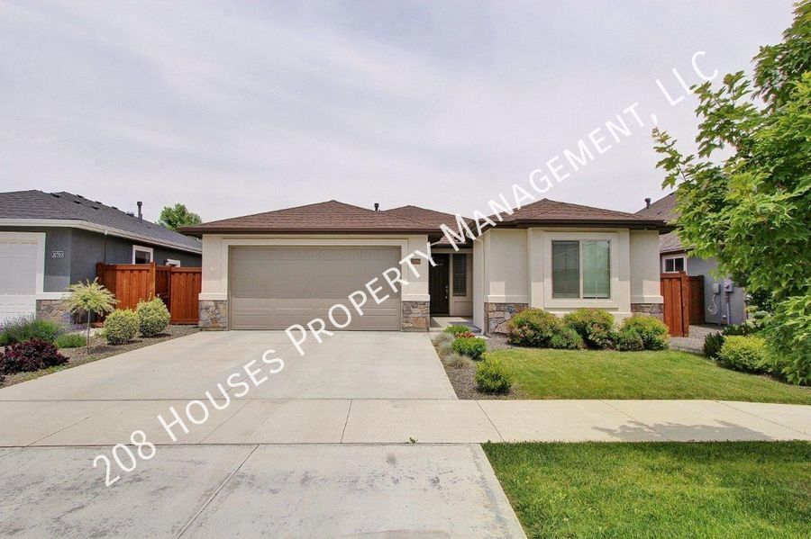Foto principal - Immaculate Single-Level Home in Hazelwood ...