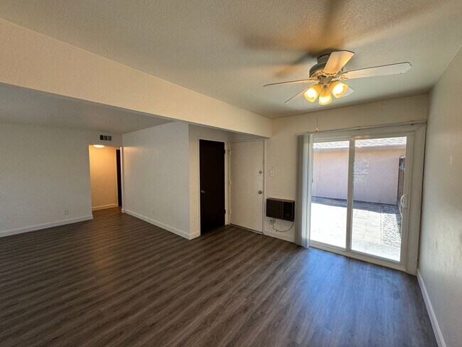 Building Photo - Nice Single Level End Unit with No Neighbo...