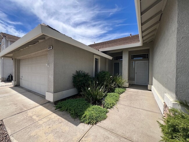Foto del edificio - Spacious Single Story 3 Bd, 2 Ba Home in S...
