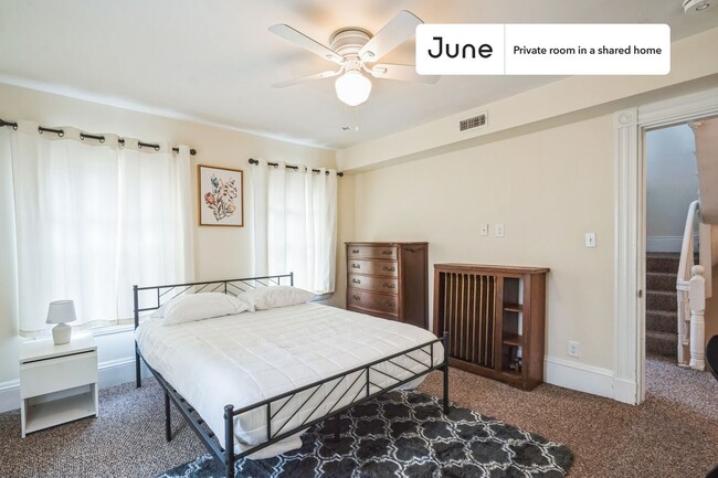 Building Photo - Private bedroom in 6 bed/3.5 bath Home