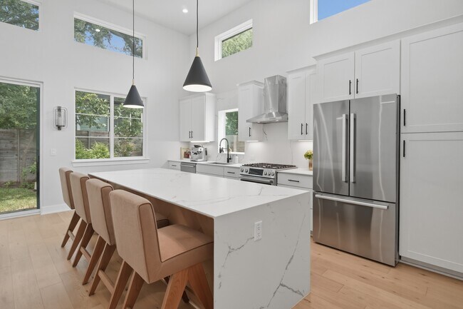 Foto del edificio - 2711 Stacy Ln