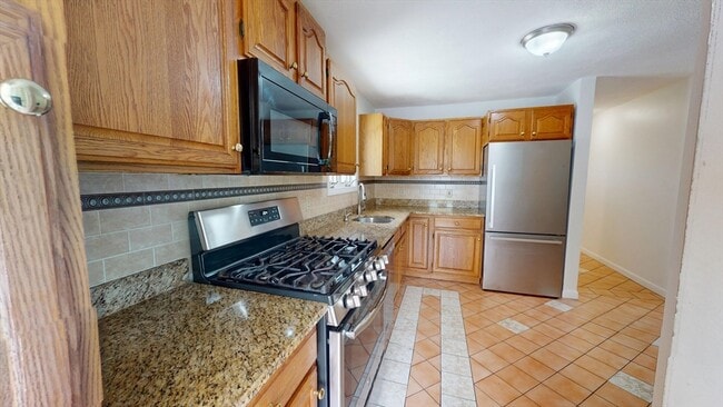 Building Photo - 54 Linwood St