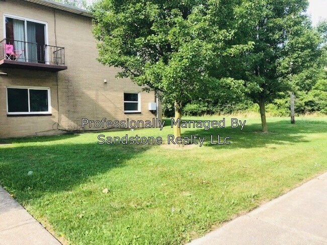 Building Photo - 2 BEDROOM FREE HEAT - RECENTLY REHABBED