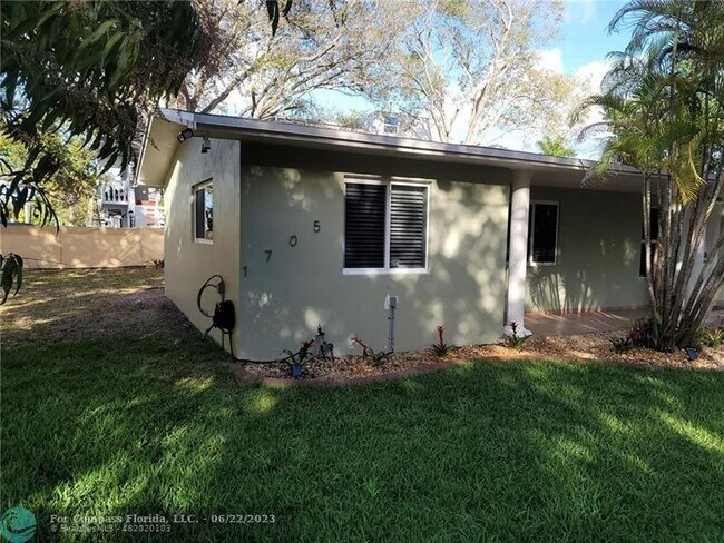 Building Photo - 1705 Venice Ln