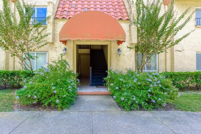 Building Photo - 3918 La Mirada Dr N