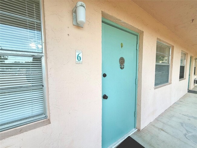 Building Photo - 10 SE 9th Ave