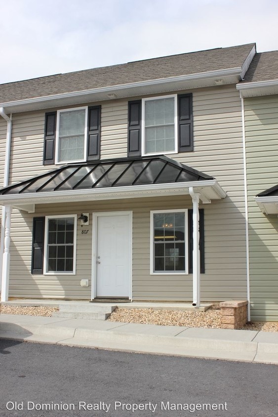 Primary Photo - 807 Carson Cir
