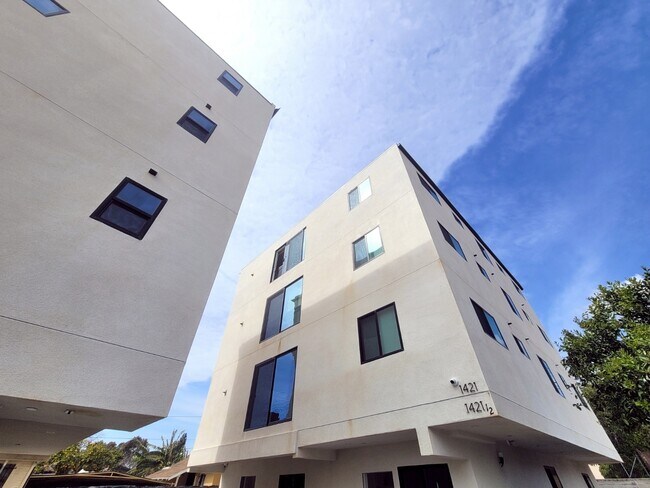 Building Photo - 1421 W 35th St
