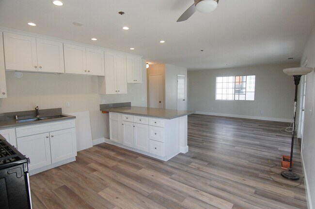 Building Photo - 142 W. Marquita