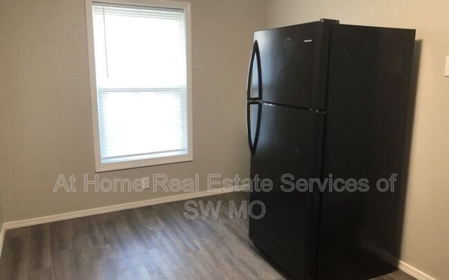 Building Photo - 2000 W College St