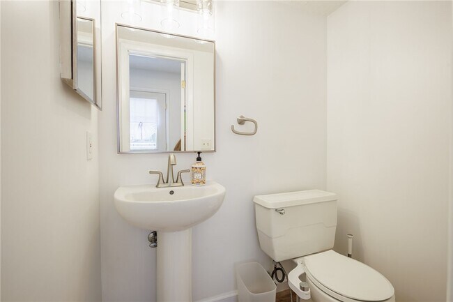 Foto del edificio - 678 Eastbrooke Ln