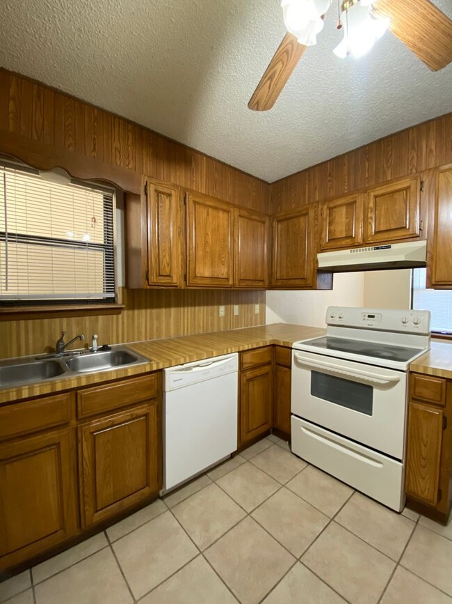 Foto del edificio - 2 bedroom in Broken Arrow!!