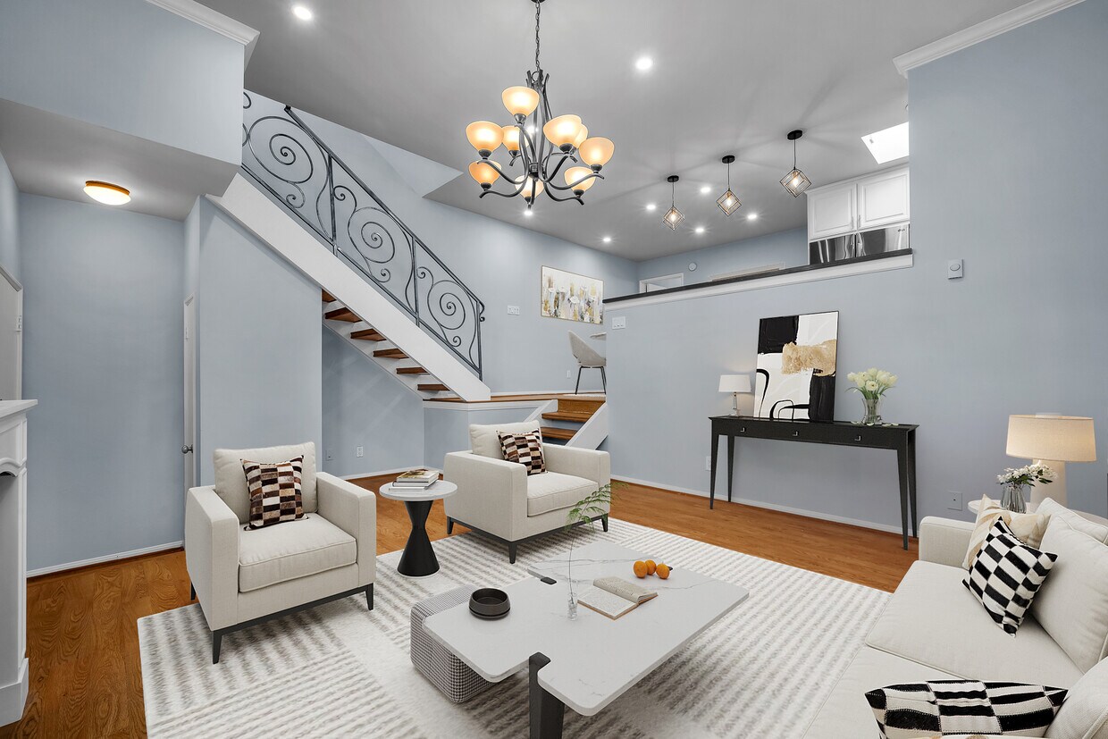 Hi Ceilings in living room - 1144 17th St