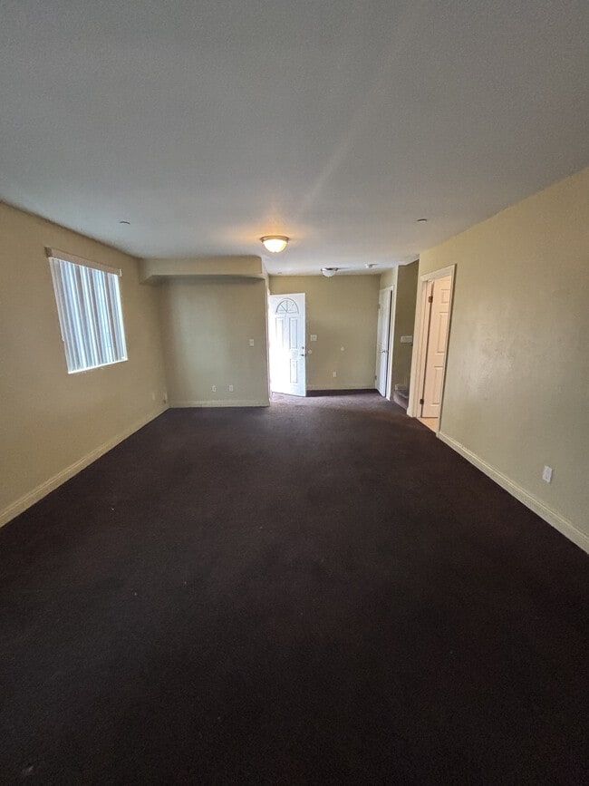 Foto del edificio - 616 E 84th Pl