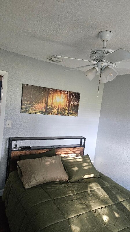 Foto del edificio - 415 Lochmond Dr