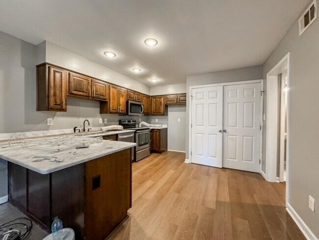 Building Photo - 703 Hotchkiss Ln