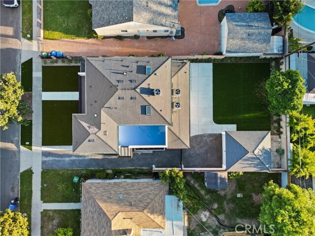 Foto del edificio - 6051 Teesdale Ave