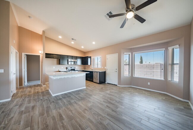 Foto del edificio - 18040 N 20th St